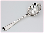 Zilveren rondfilet natfruit/strooilepel uit 1878