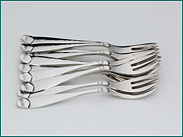 12 zilveren taartvorken met gehamerde steel 1924-1943
