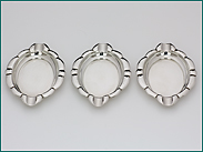 3 zilveren gehamerde asbakjes 1926-1953