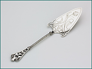 Zilveren Art Nouveau petitfour/taartschepje 1858-1905