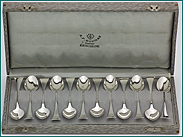 12 zilveren theelepels 1906-1924 in etui