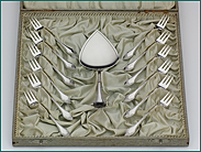 Zilveren Art Nouveau petitfour set in etui uit 1913