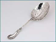 Zilveren natfruitlepel met gravering uit 1896