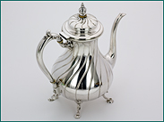 Zilveren koffiepot op pootjes uit 1891