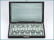 12 zilveren cakevorkjes in etui ca. 1900