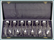 12 zilveren theelepels in etui 1925-1953