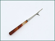 Zilveren tamboereernaald met agaten heft ca. 1880