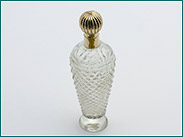 Kristallen parfumflesje met gouden dop