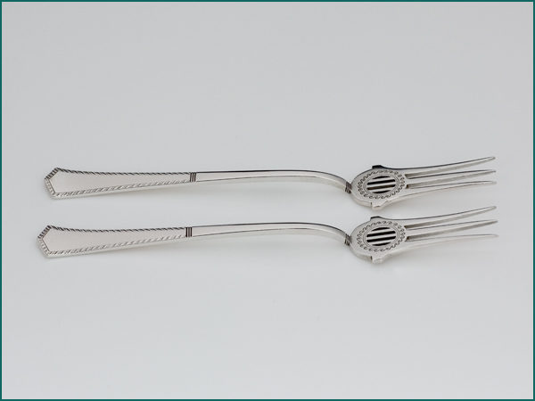 Een stel zilveren dienvorken uit 1907-8201
