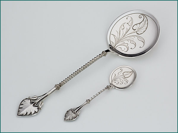 Zilveren ijsset uit 1902 in etui-7601