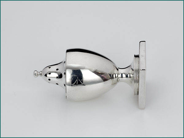 Zilveren strooibusje uit 1876-8870