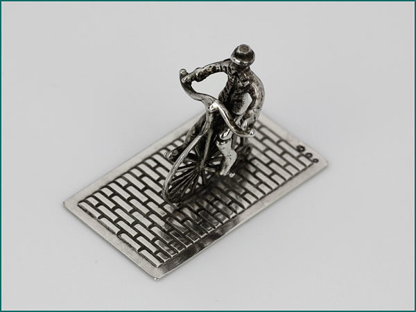 Zilveren miniatuur fietser uit 1979-7750