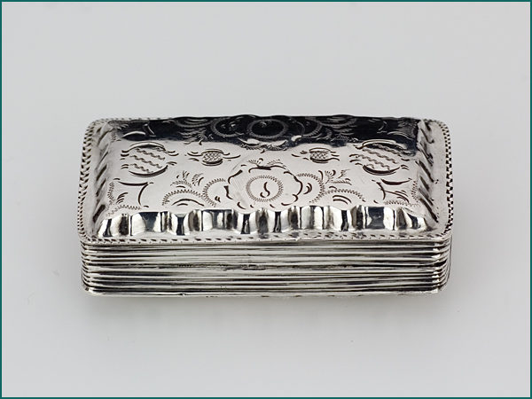 Zilveren pillen/snuifdoosje uit 1864-0