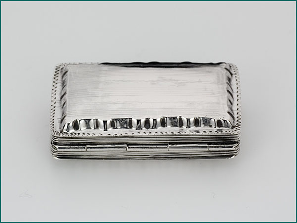 Zilveren pillen/snuifdoosje uit 1864-8629