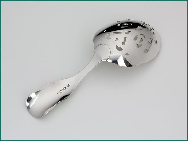 Zilveren natfruitschep met gravering uit 1884-8797