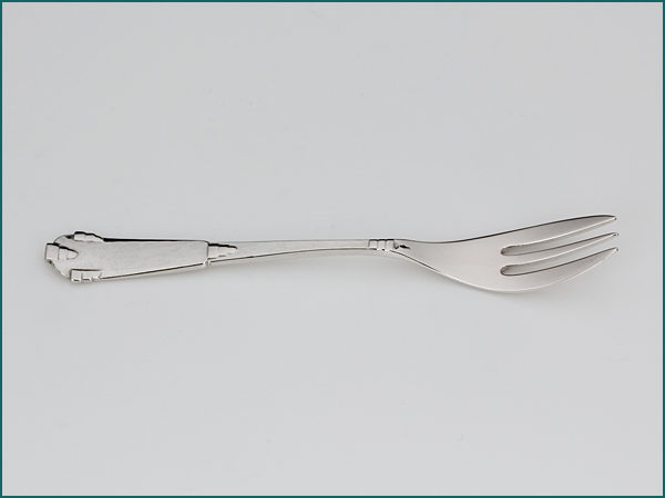 12 zilveren taartvorken met gehamerde steel 1924-1943-8756