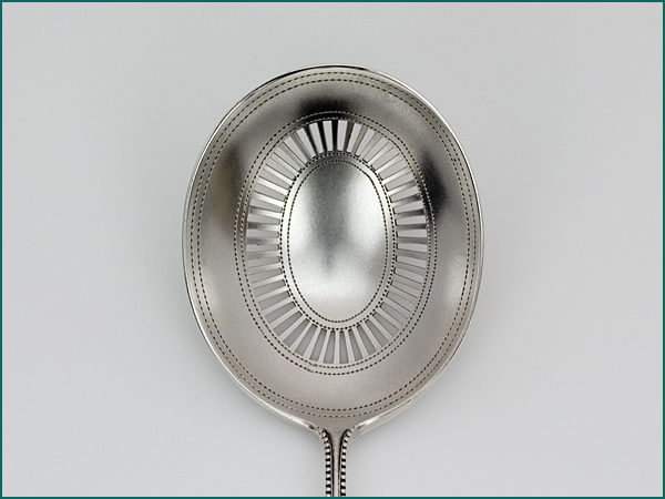 Zilveren natfruit/strooilepeltje model luxe parelrand 1906-1924-8715