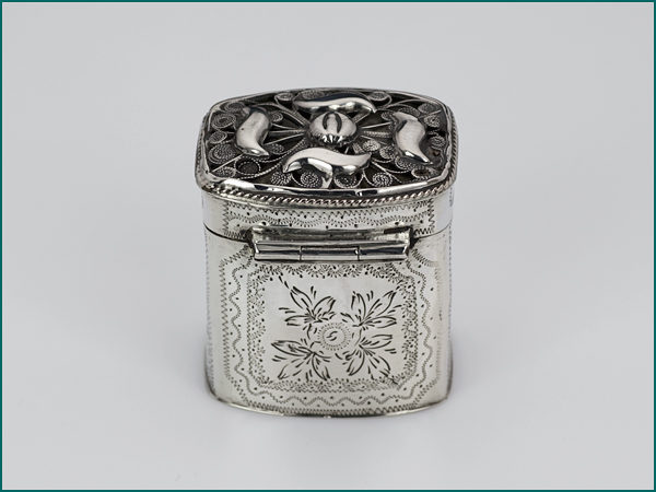 Zilveren loddereindoosje met filigrainwerk uit 1861-9232