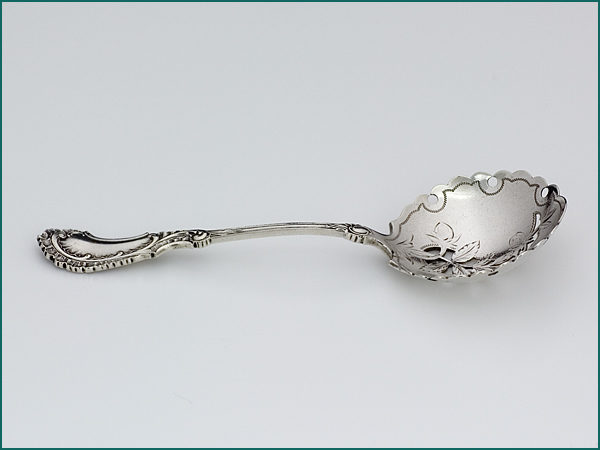 Zilveren natfruitschepje met gravering 1858-1905-5650