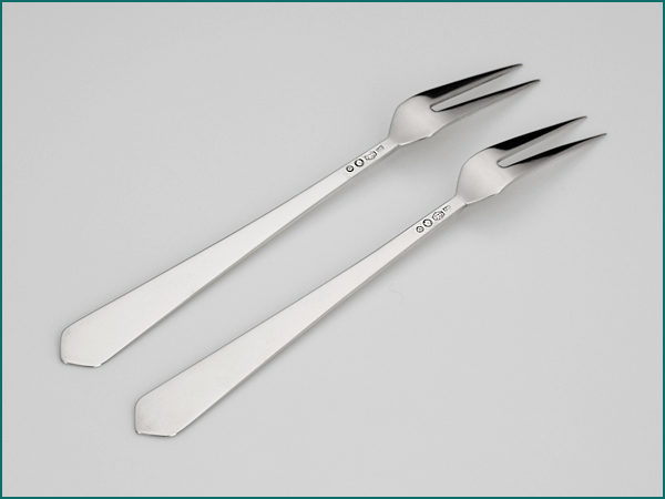 Een stel zilveren dienvorken uit 1903-9287