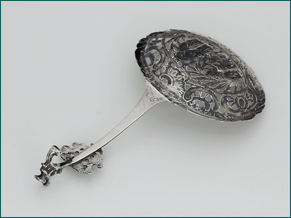 Zilveren suikerstrooilepel 1779-1811-9554