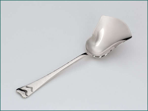 Zilveren suikerschep met gehamerde steel 1925-1953-0