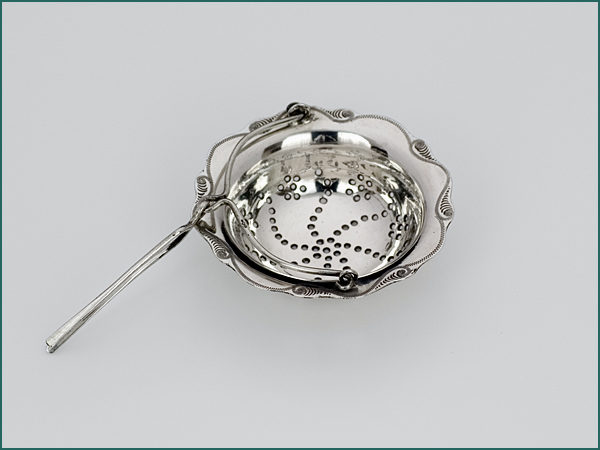 Zilveren tuitzeefje met gravering ca. 1875-0