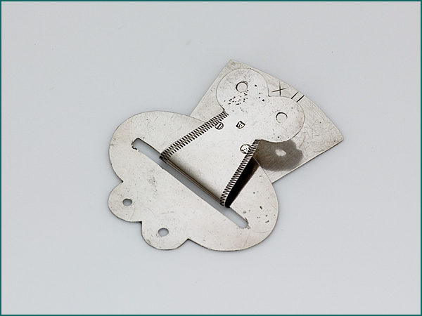 Zeeuwse zilveren faaljehaak met gravering uit 1842-7968