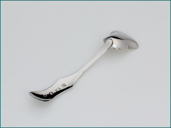 Zilveren specerijschepje met gravering uit 1849-8213