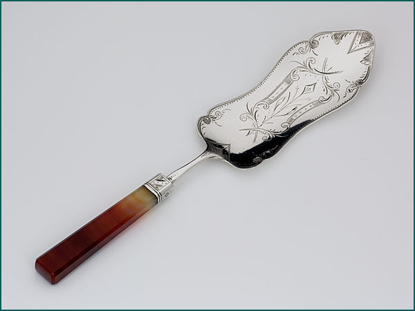 Zilveren taartschep met agaten heft uit 1883-0