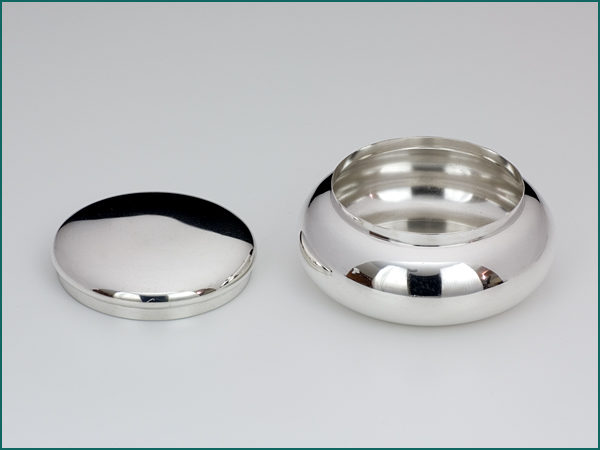 Zilveren bonbonniere uit 1919-8326