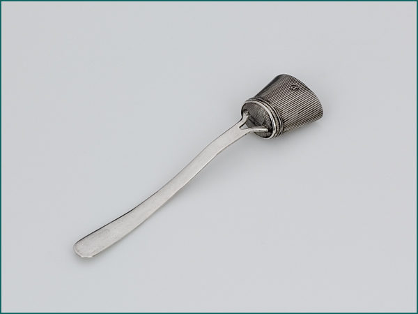 Zilveren specerijschepje uit 1845-8226