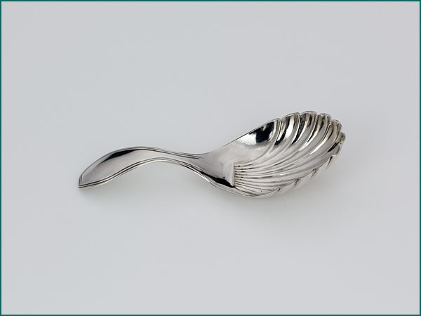 Zilveren schelpvormige theeduim uit 1830 (Franeker)-7489