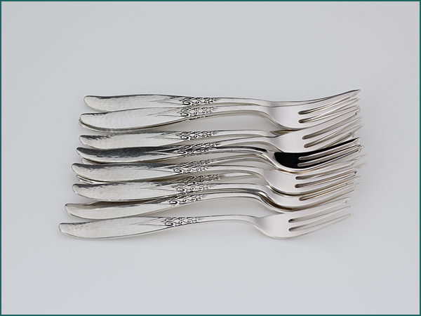 12 zilveren gebaksvorken met gehamerde steel 1926-1953-0
