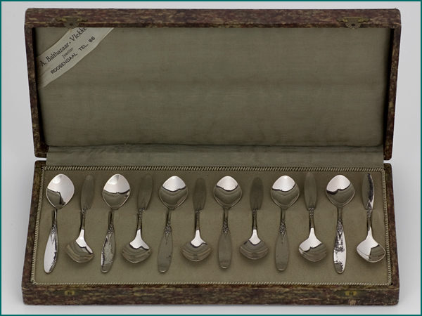 12 zilveren theelepels met gehamerde steel 1926-1953-0