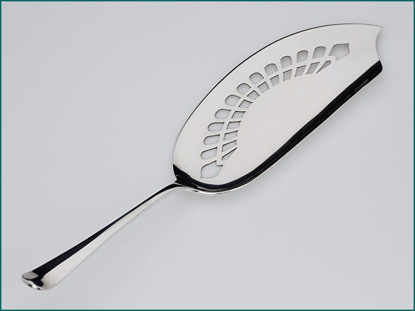 Zilveren visdienschep model Hollands glad (met nokje) uit 1925-0