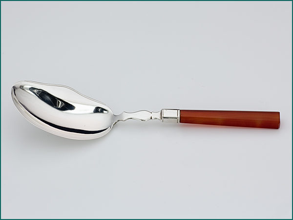 Zilveren dienschep met agaten heft uit 1869-4993