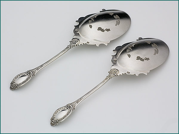 Een stel zilveren natfruitscheppen in etui uit 1899-8387