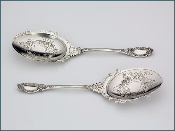 Een stel zilveren natfruitscheppen in etui uit 1899-8388