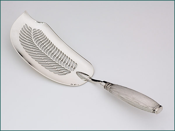 Zilveren visdienschep uit 1835-5578