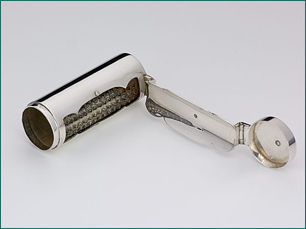 Zilveren nootmuskaatrasp uit 1920-5752