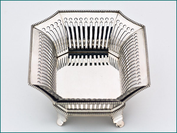 Zilveren bonbonmand uit 1907-4104