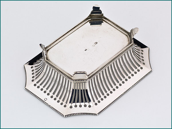 Zilveren bonbonmand uit 1907-4105