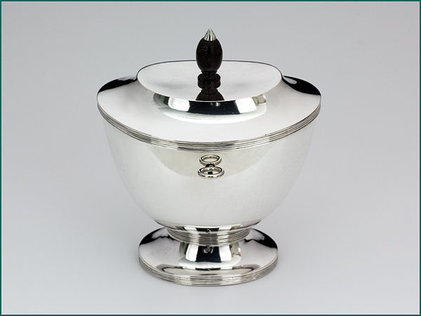 Zilveren theebus uit 1914-0