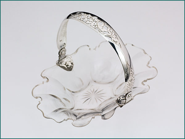 Kristallen mandje met zilveren hengsel uit 1858-0