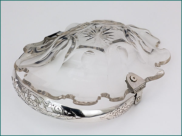 Kristallen mandje met zilveren hengsel uit 1858-4164