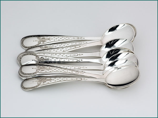 12 zilveren ijslepels met gravering uit 1875-0