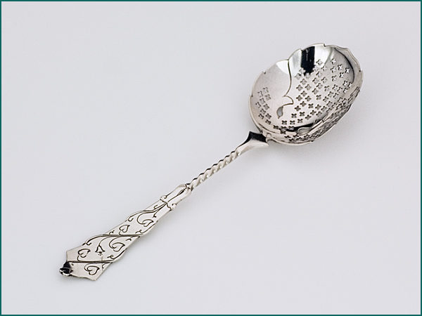 Zilveren natfruit/strooilepeltje met gravering uit 1892-0