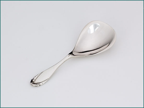 Zilveren suikerschep n.o.v. Harm Ellens 1906-1953-0