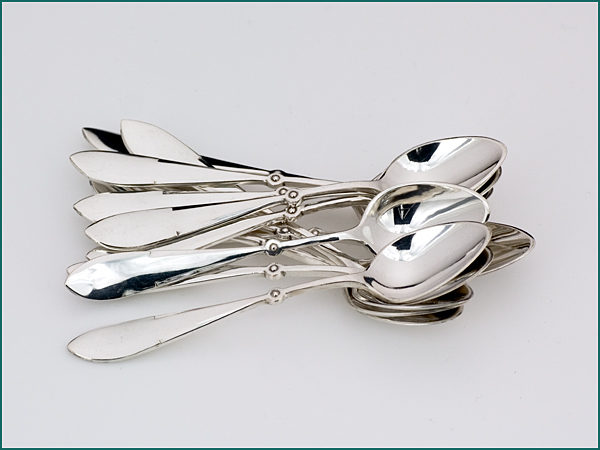 12 zilveren mokkalepeltjes gemaakt tussen 1925-1953-0